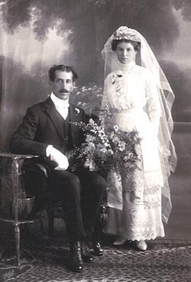(Photograph Hud-fam-301, Ruskin Studio, Perth, Western Australia)
