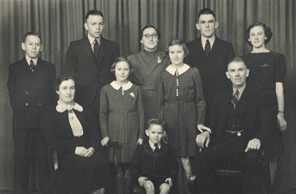 (Photograph Hud-fam-363; photo Richards and Co. Ballarat, about 1939)